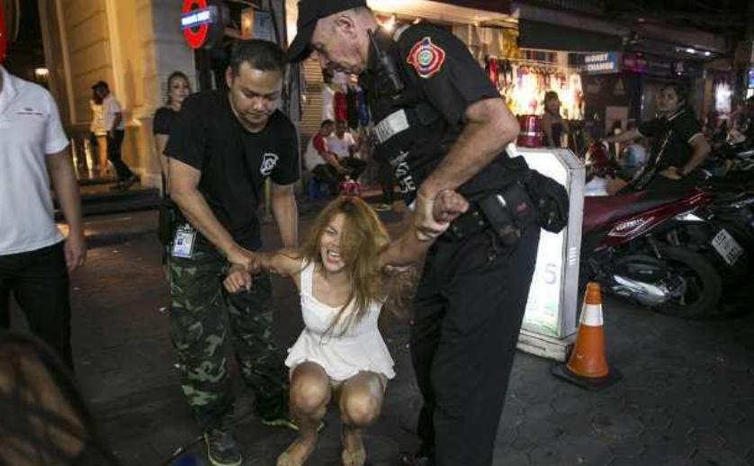 女孩15岁就能接客，性是工作也是生活，捷克缘何沦为色情大国？