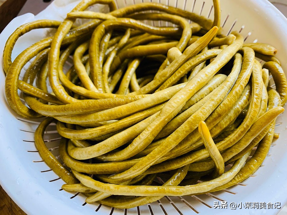 怎样腌酸豆角炒时不发黑,腌制酸豆角不放盐可以吗