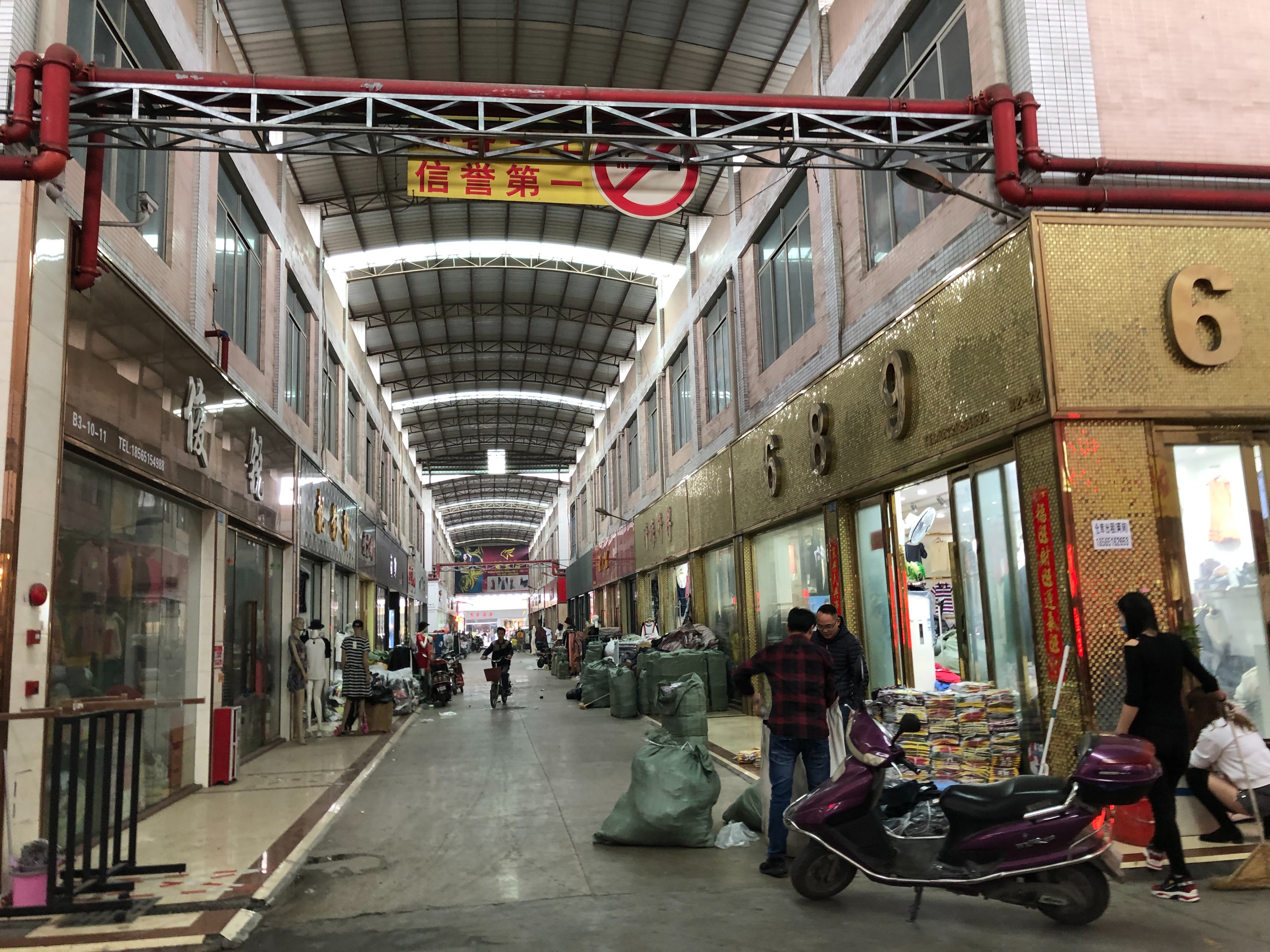 武汉男装尾货一手货源进货渠道,一线品牌童装尾货货源渠道