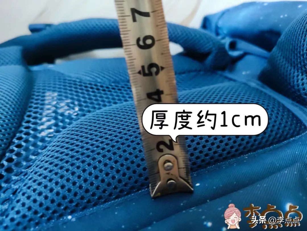 给小孩买奥特曼书包,给孩子们买奥特曼