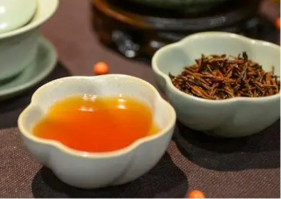 为什么冬天喝红茶夏天喝绿茶,红茶和绿茶冬天哪个适合