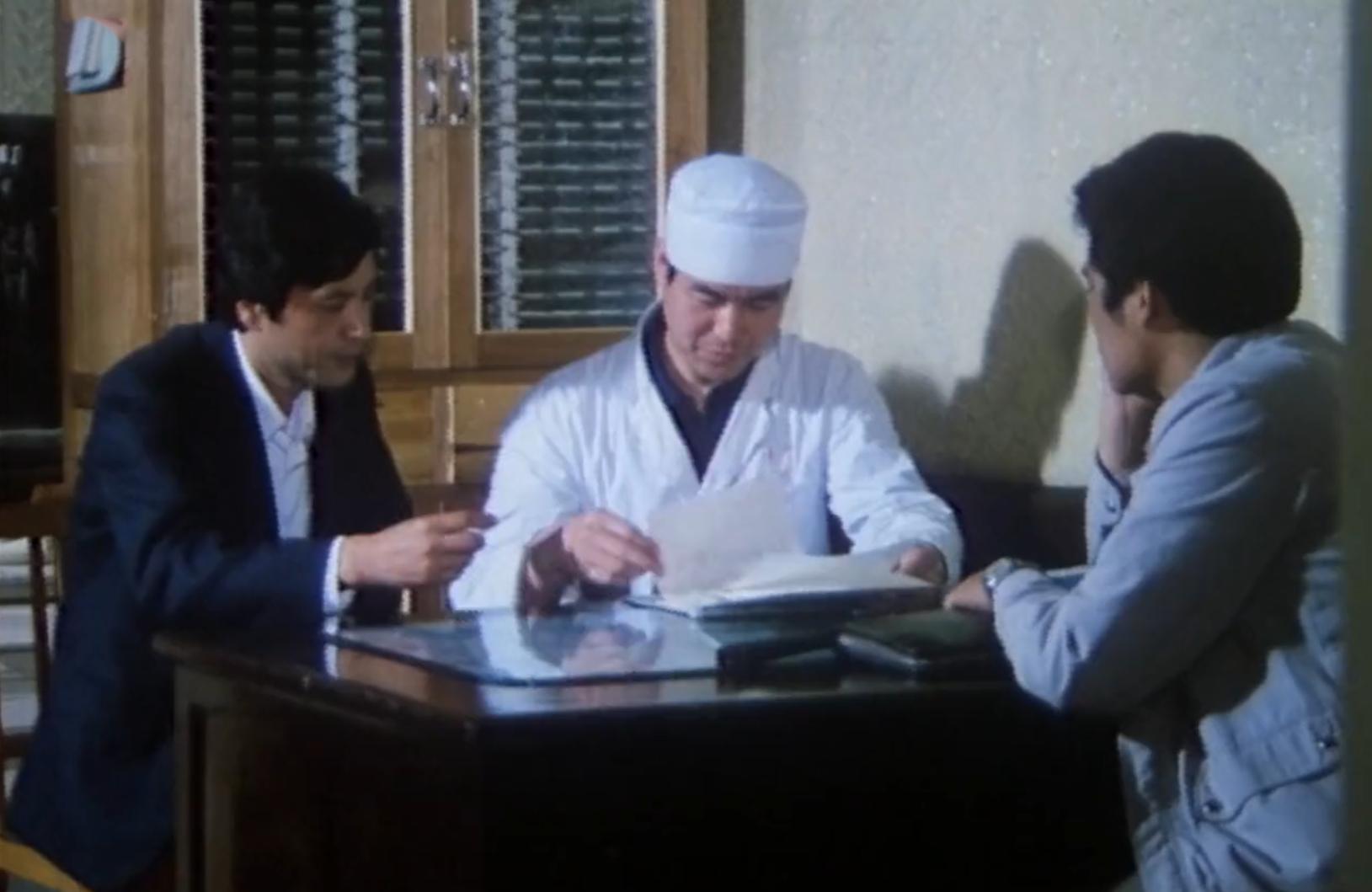 白雾街*杀凶**案：男人离奇死于电车，警方竟靠化妆品找到了有利线索