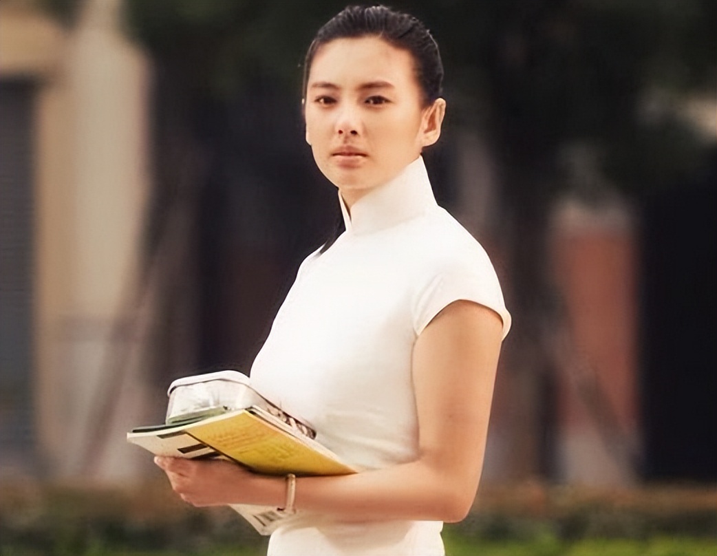 张雨绮怎么跟以前长得不一样了,张雨绮还是活成了她最喜欢的样子