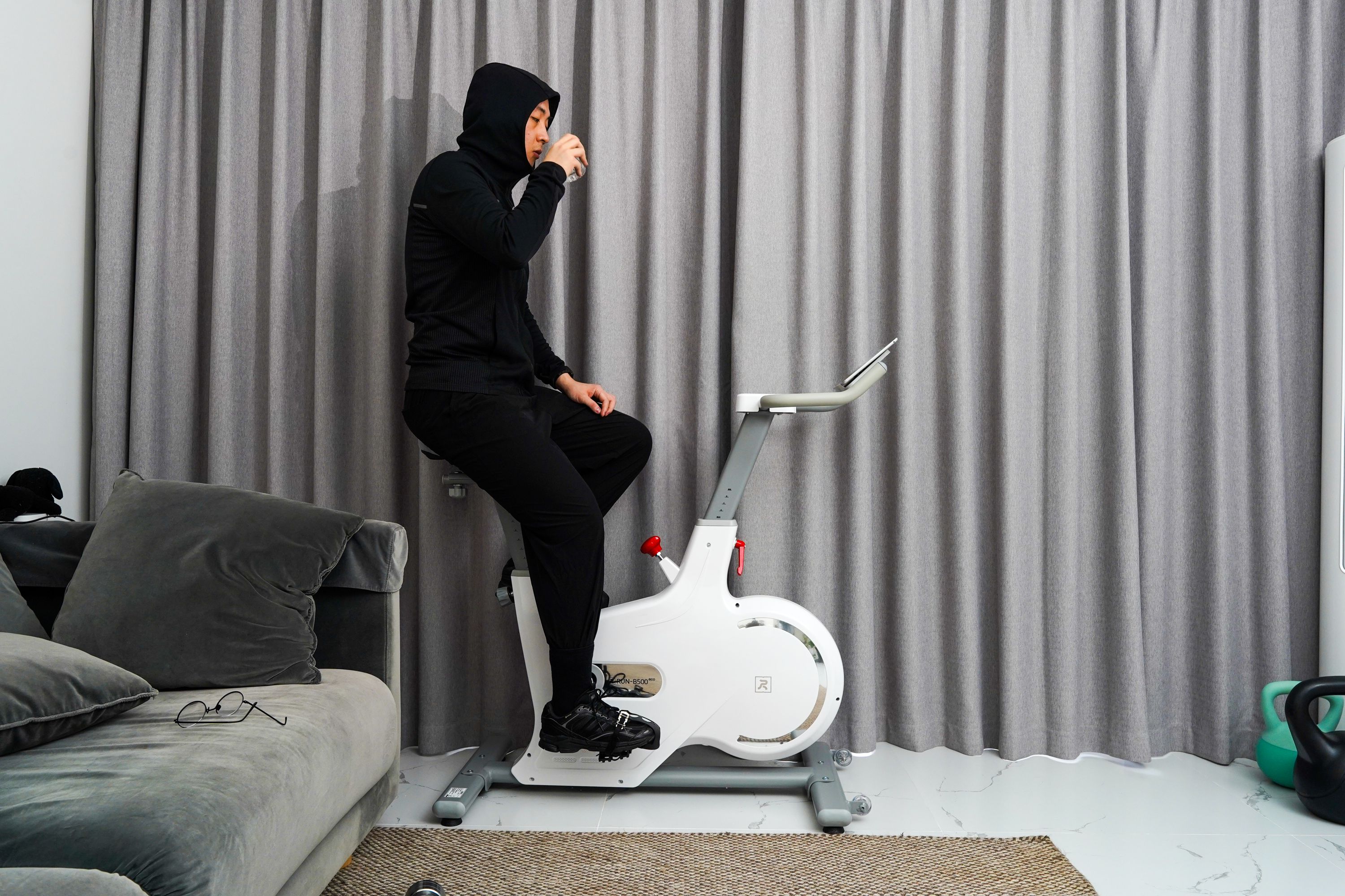 家用动感单车选购指南！不伤膝盖正确骑行，肥肉和焦虑都远离