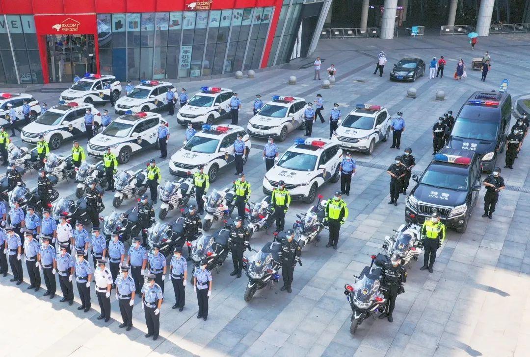 这里的公安不一般，外卖小哥、夜市老板、的哥司机成了“治安体验官”