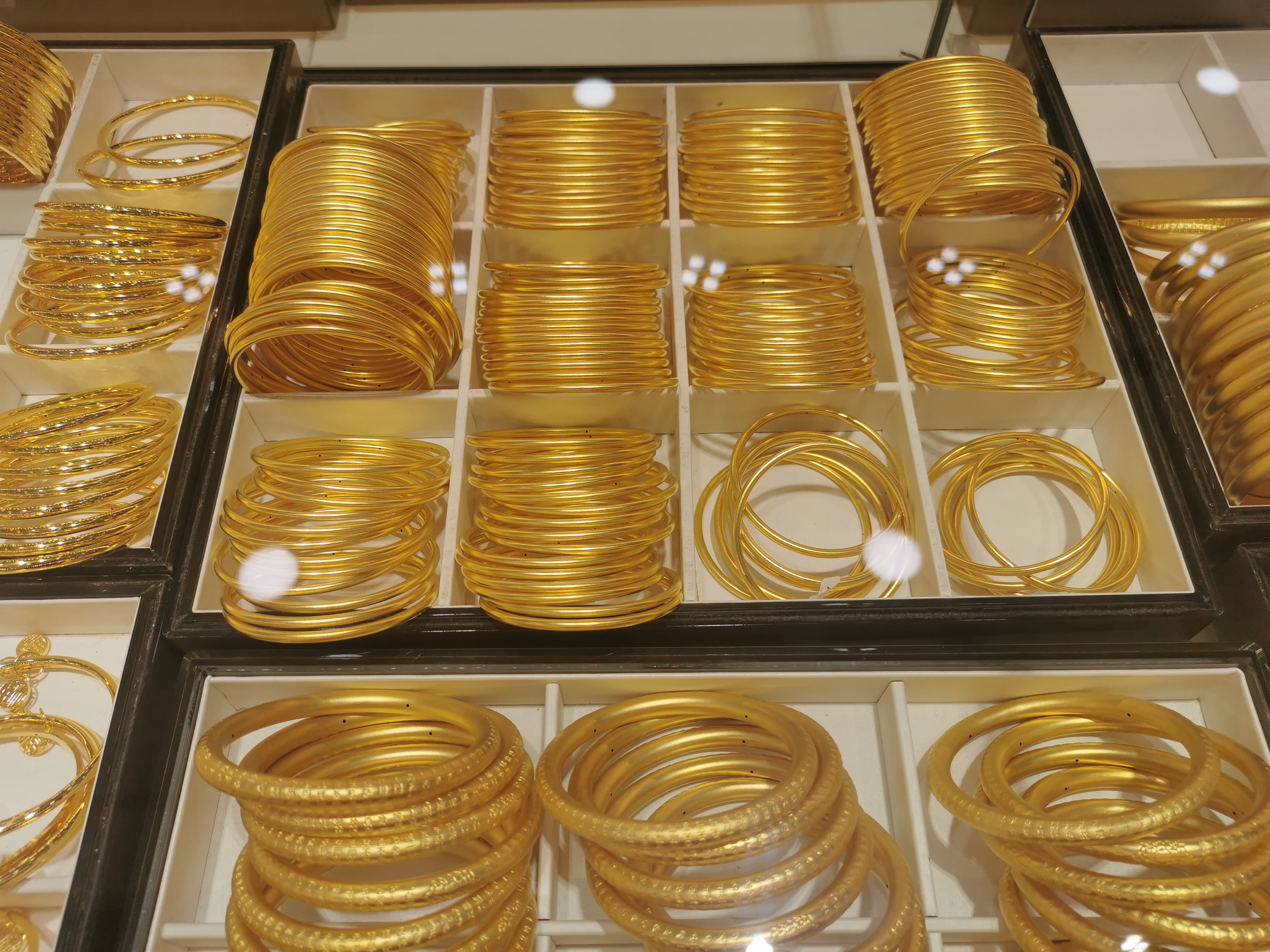 国际金价涨至年内新高2013,黄金首饰在金价上涨时买好不好