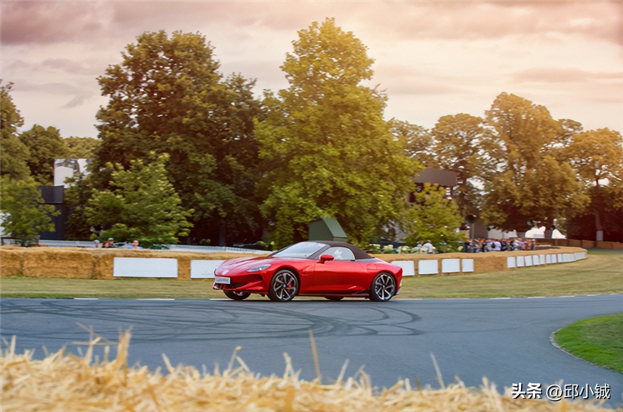 成都名爵cyberster黄色,车展名爵跑车cyberster图片