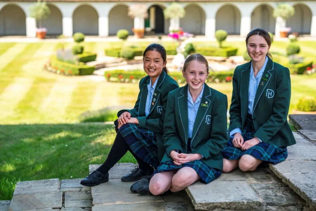 我国出国留学生低龄化趋势,影视留学为什么有人选择英国