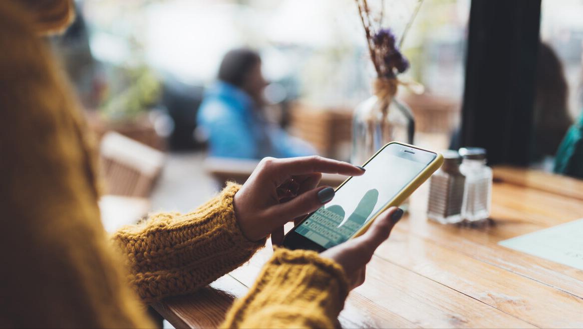 寄东西到国外晚上能寄嘛,国外能寄手机快递回国吗