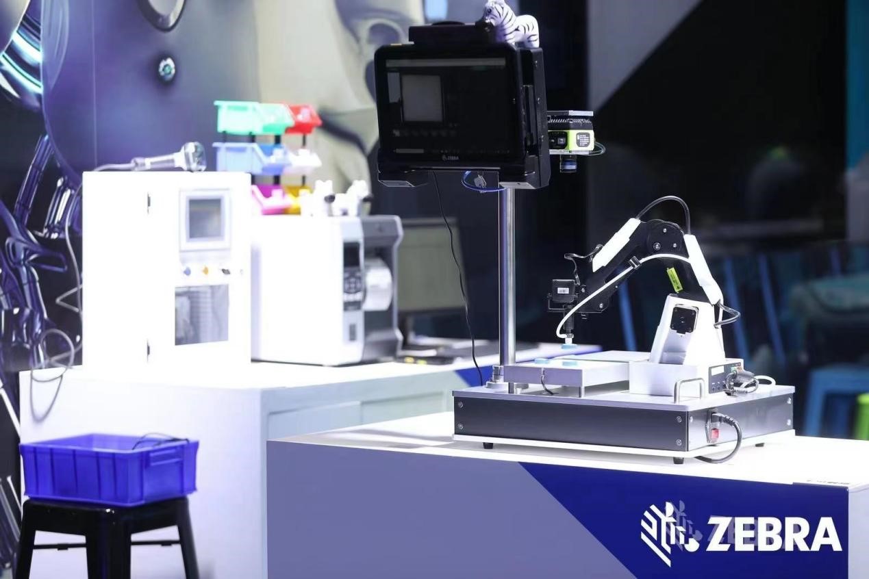 分拣机器人每分钟能分拣48件货物,分拣员一小时分拣多少件