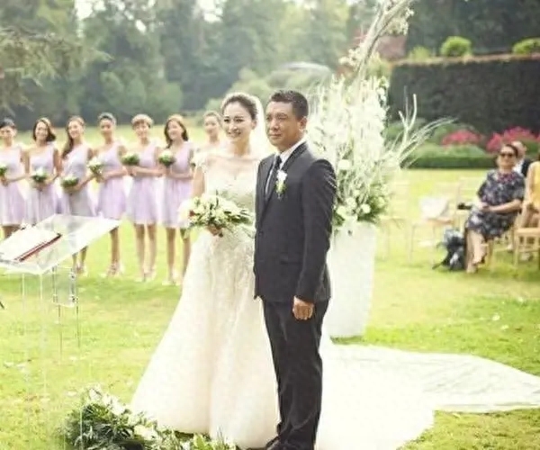 李小冉43岁的她再次逆袭,不老女神李小冉的坎坷情路