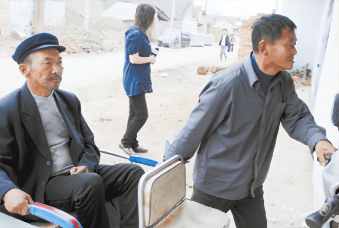 男子冤案15年后出狱,含冤入狱妻子改嫁