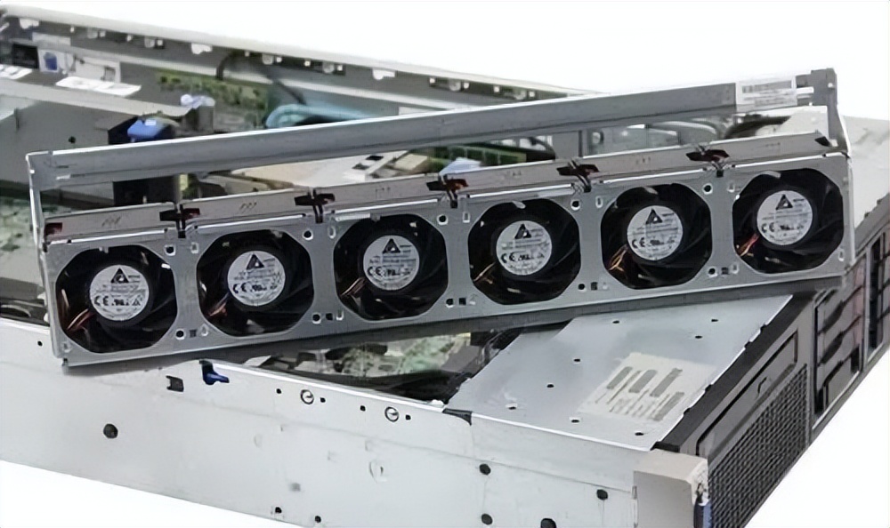 服务器都由什么组成,服务器由哪些组件构成