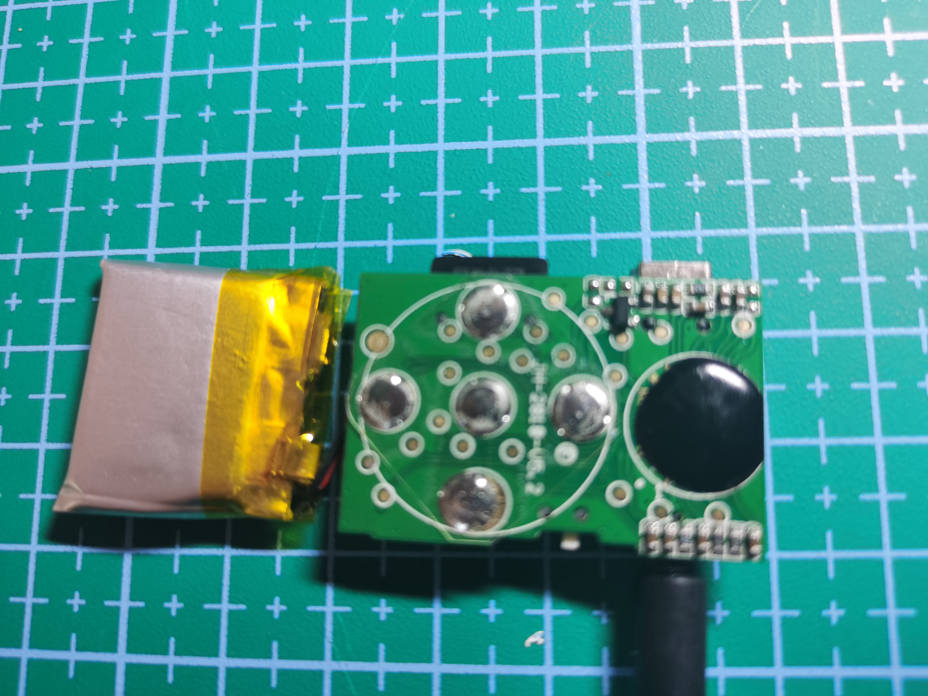 mp3充不进去电，无法*放播**，检测出电池问题，更换新电池