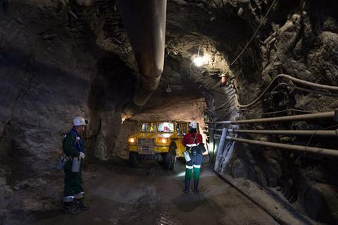 飞越俄罗斯上空,世界目前最大的钻石矿
