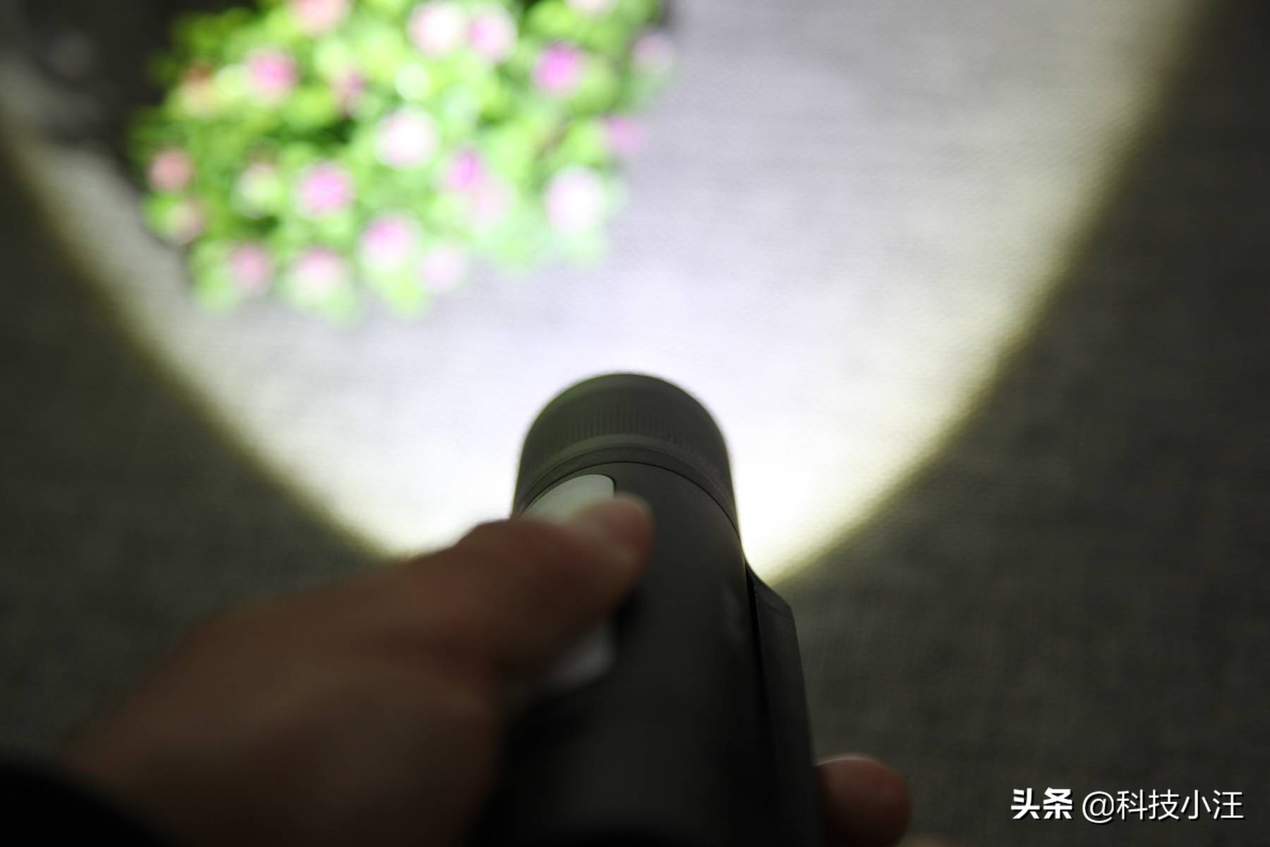 纳拓强光手电2000流明拆解,纳拓小直筒强光手电筒