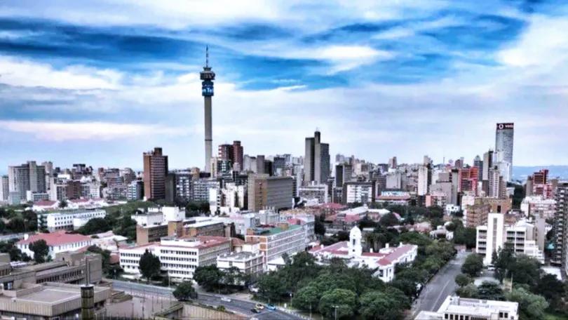 南非有三个首都，盛产黄金钻石茶叶，有企鹅，到野生动物园看狮子