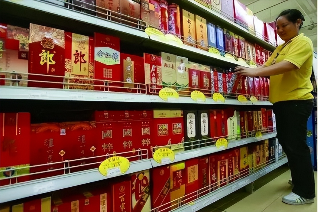 为什么卖酒的会问自己喝还是送人,为什么买酒时不要说送人