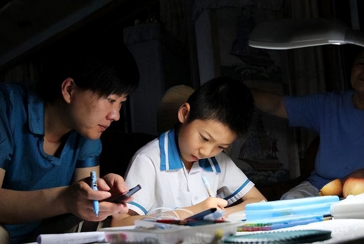 将取消中学生晚自习，家长们意见难以统一，教育部给出暖心答复