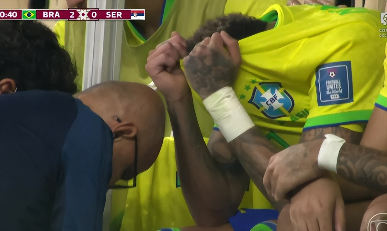 内马尔脚踝90度扭曲哪场比赛,内马尔受伤的画面