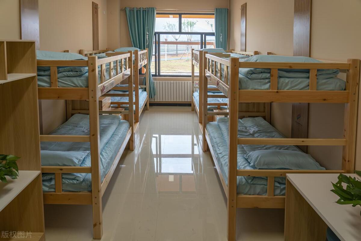 旅行社拒绝35岁老年人,青年旅舍拒绝35岁以上中年人参观