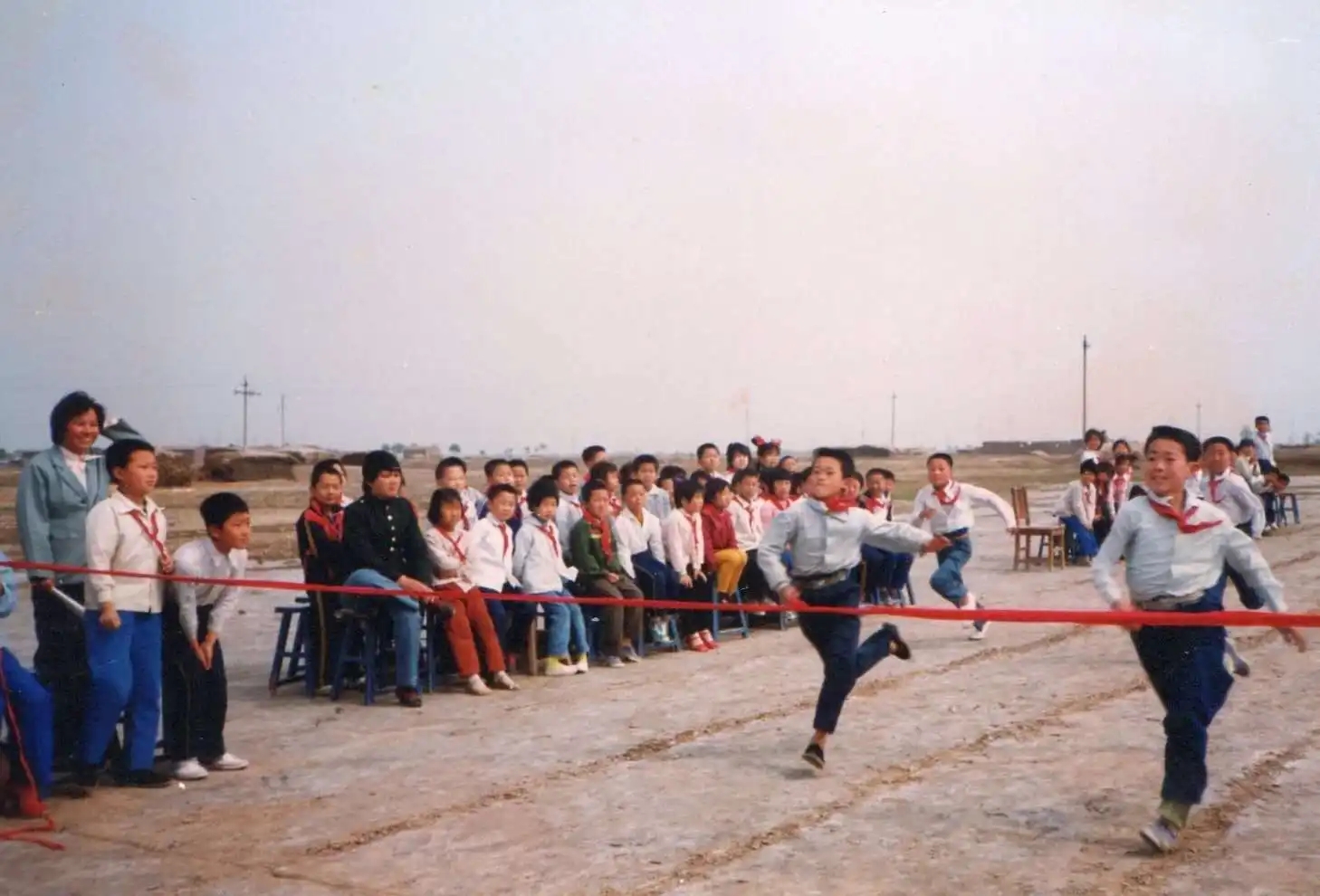 小学一年级足球第一堂课,小学生一堂完整的足球课