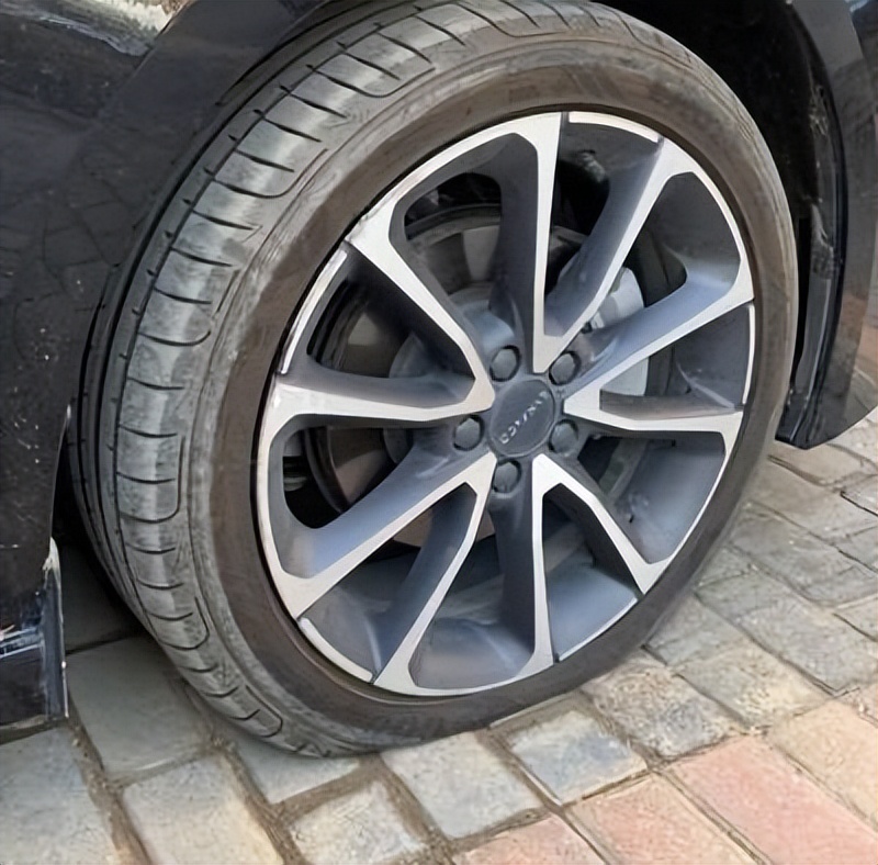 一台车的轮胎一般能用多久,私家车轮胎一般多久更换