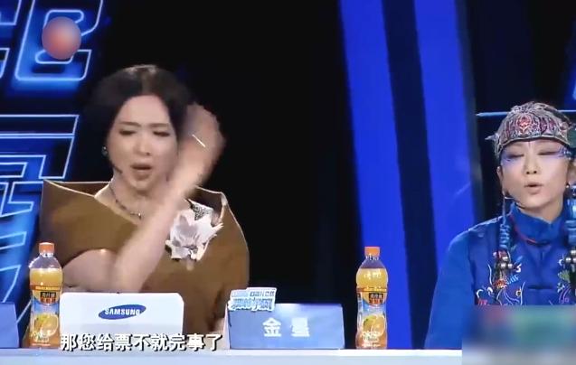 “明星针锋相对”：杨丽萍对金星当众拍桌，冯小刚让成龙下不来台