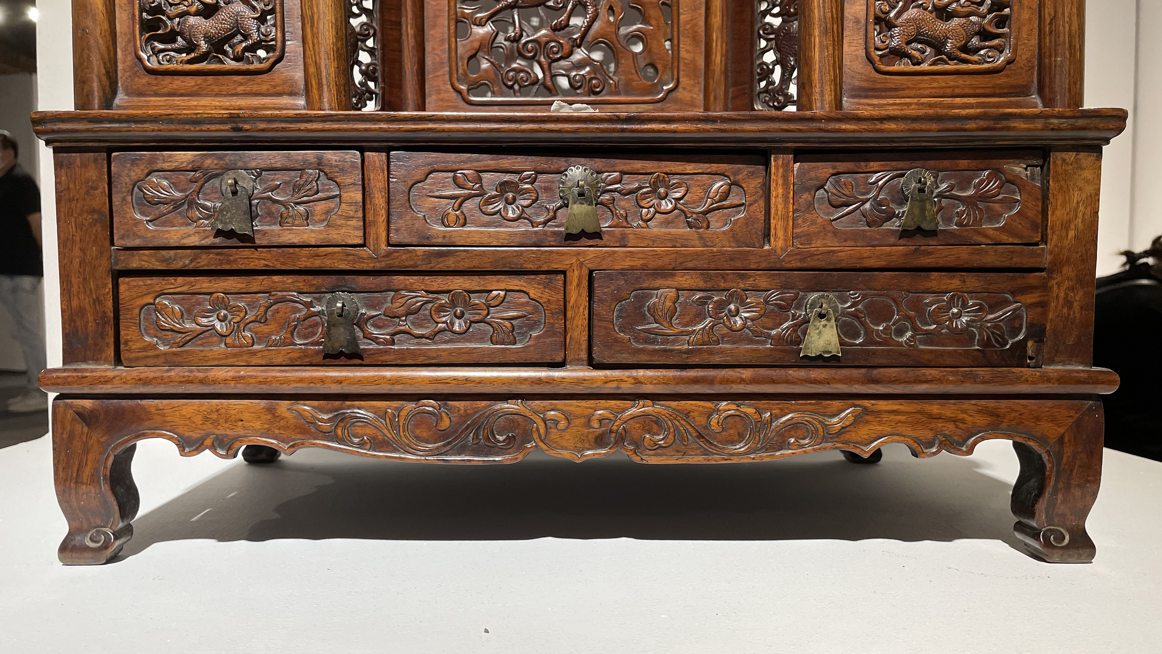 清代黄花梨镶黄杨木小镜台,少见的黄花梨镜台图片