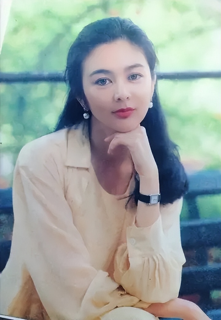 关之琳以往的几段恋情 (关之琳一共有几次婚姻)