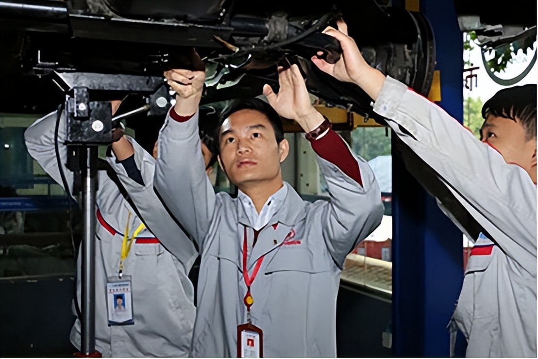 中国高级技工缺2200多万，本科生毕业没工作，技校招生却无人问津