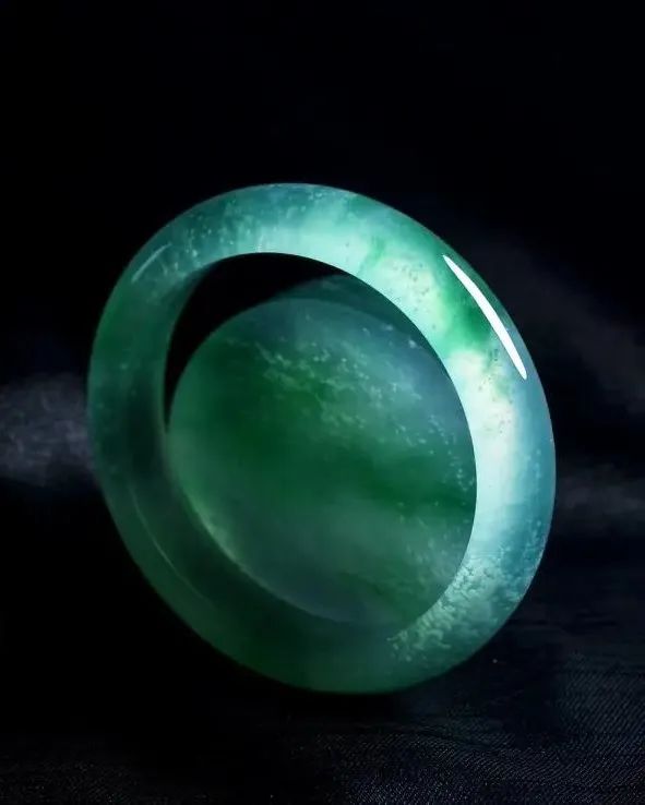 高冰种手镯雕刻,高货冰种浮雕手镯