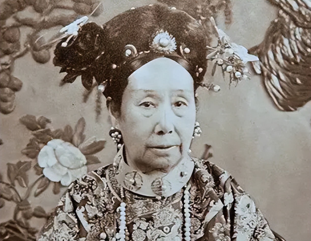 慈禧太后出逃日本照片,慈禧出逃故宫照片