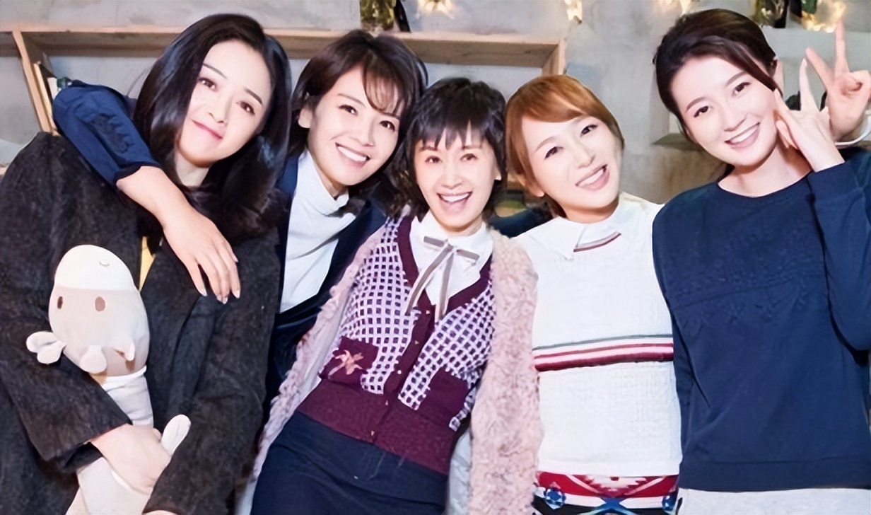 人前明星人后大爷,浴缸陪睡跪地穿鞋,这都是谁给的底气?