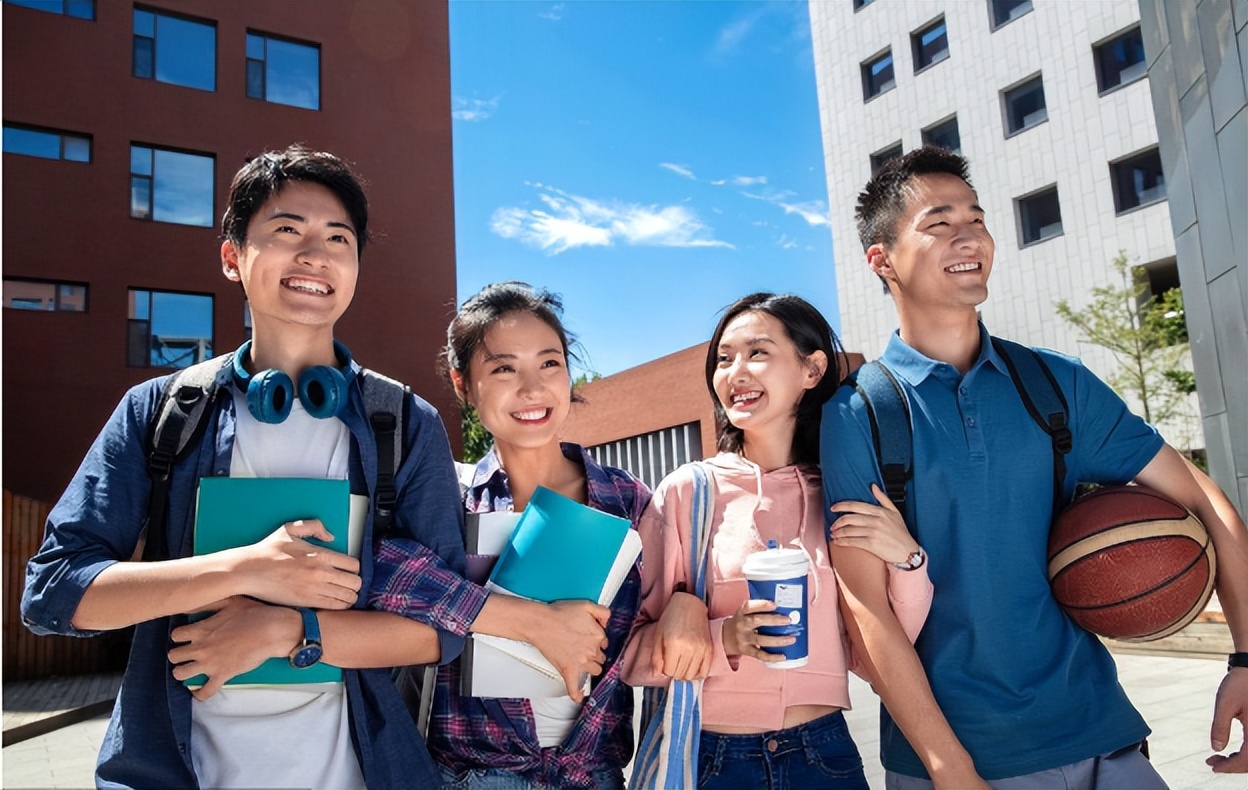 大学生暑假涌向工厂流水线，月入五六千，目标就是赚出一台iPad