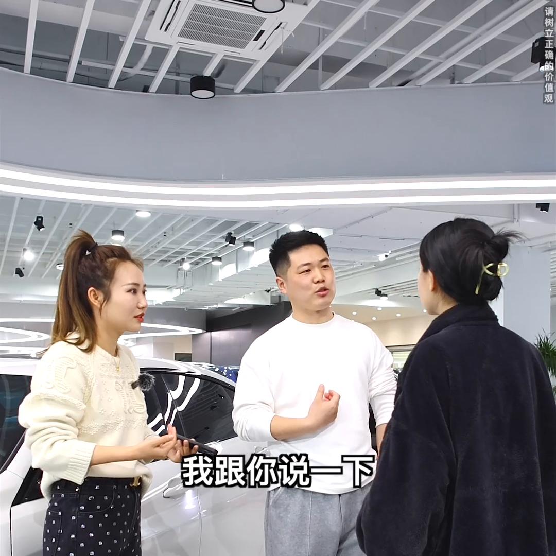 小伙一次购买28辆车,小伙一天卖50台车