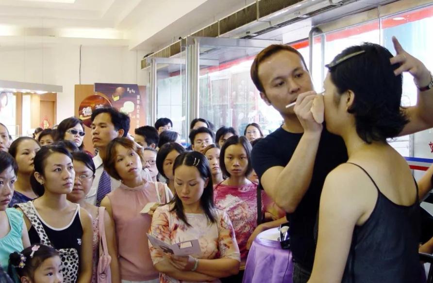 给美女换脸，年赚16亿！最会“耍大牌”中国男人，还在狂飙