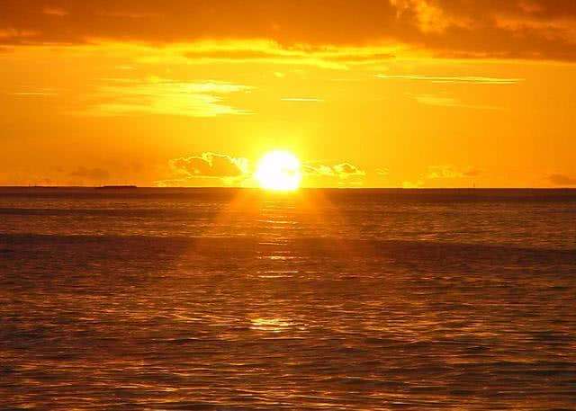 如果太阳消失了地球会怎么样作文,假如太阳突然消失太阳系会怎么样