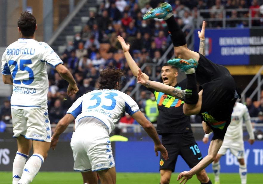 逗妹吐槽:切尔西被伯恩利买了?看错了…是美国的波利财团