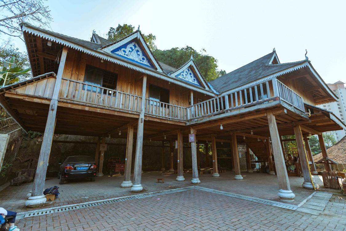 骂版纳是因为你没走出告庄玩版纳跟着小姐姐们走你才晓得味道