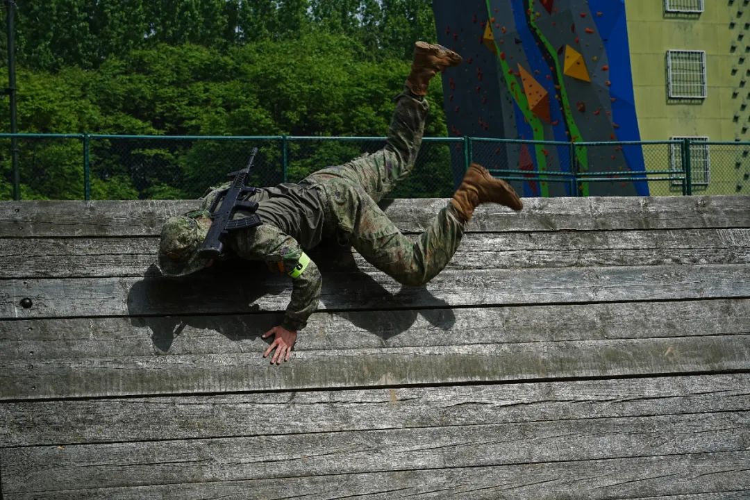 姝﹁瓒婇噹璐熼噸闀胯窇,姝﹁瓒婇噹杩愬姩