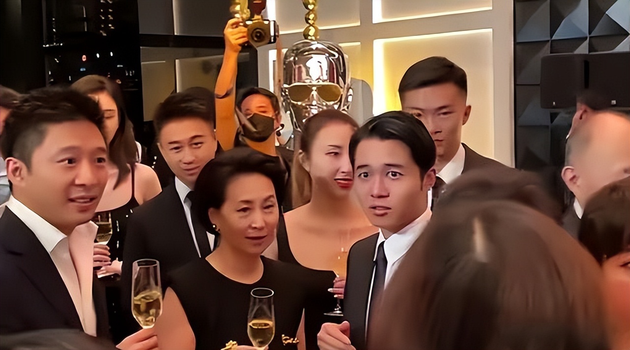 霍启山与豪门公子,霍震霆豪门