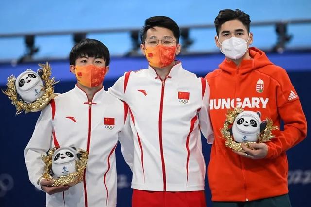 短道速滑超高速,短道速滑冰刀把人割伤