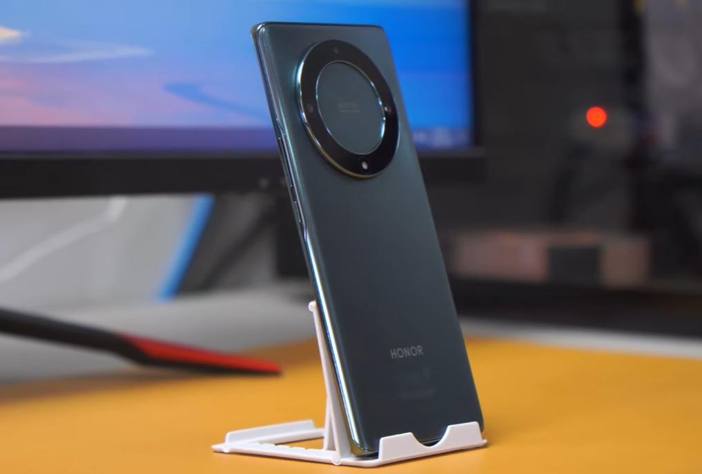 荣耀开始反击，5100mAh+“19GB”+三年流畅，曲面屏手机仅1189元