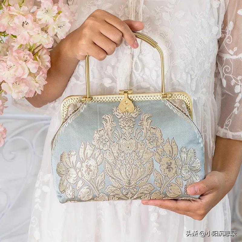 香奈儿迪奥联名包包,最近流行的迪奥包包