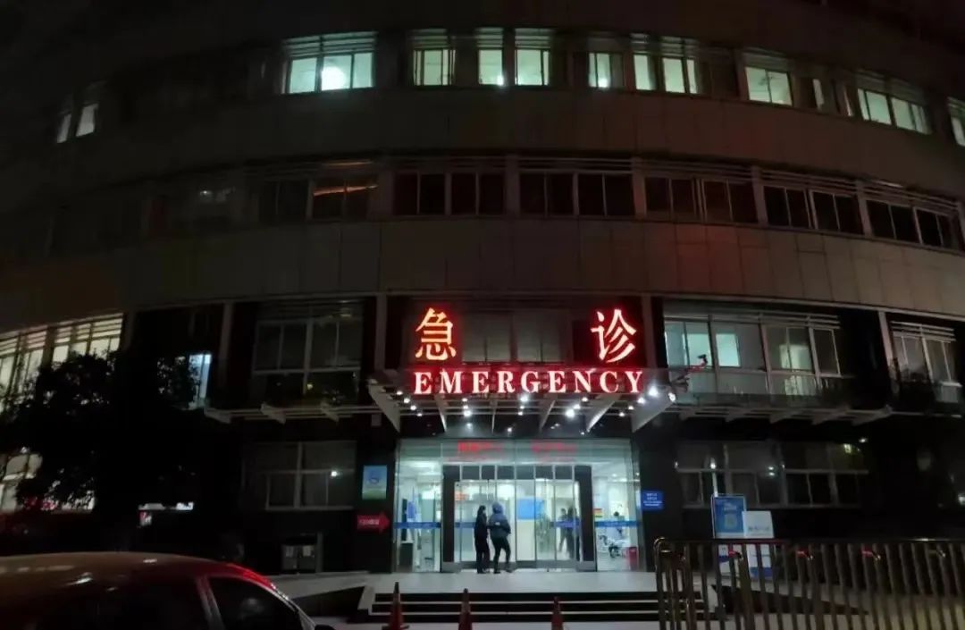 喝一口矿泉水就死亡后续,喝了一口矿泉水之后难受怎么办