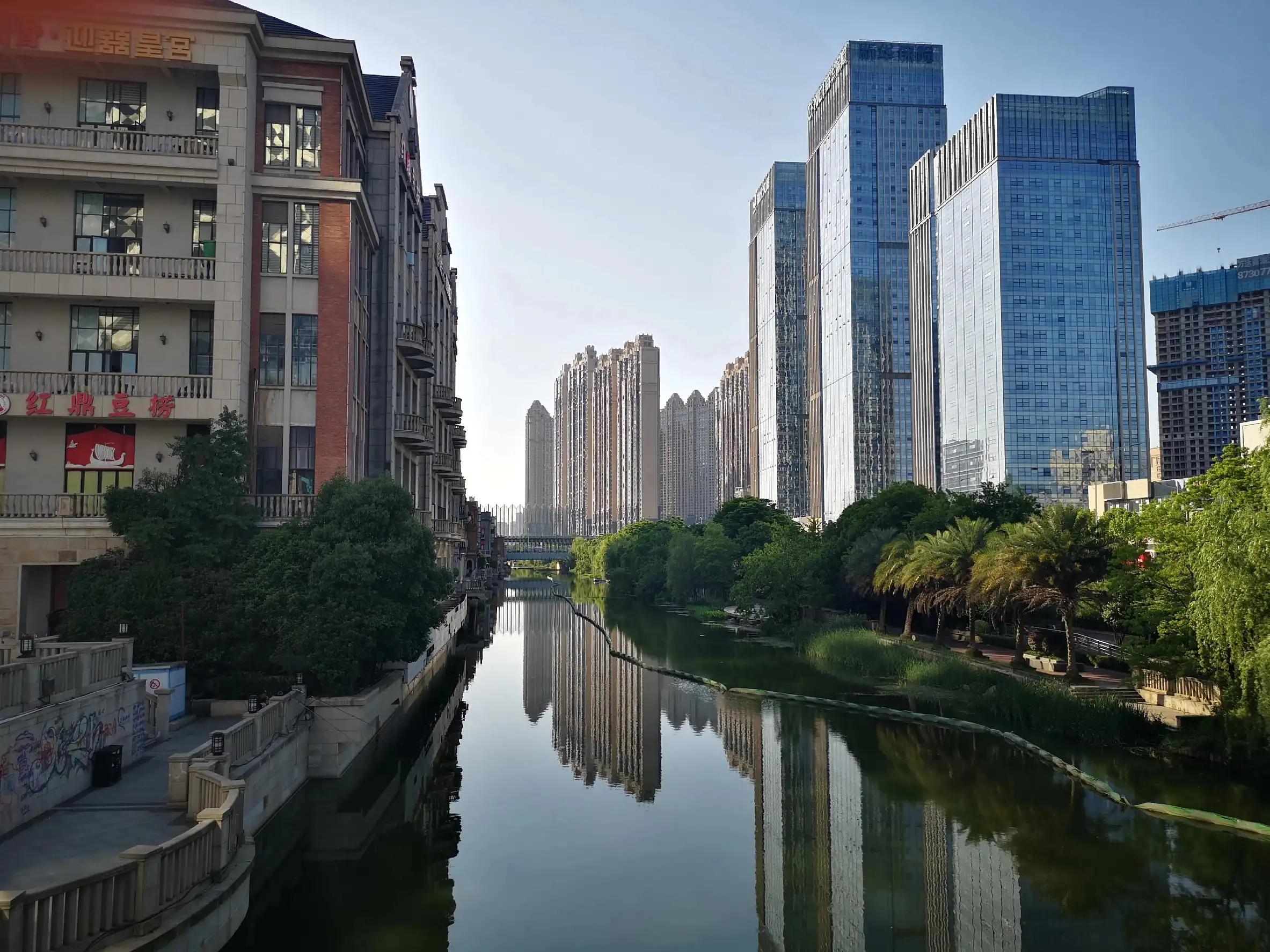 武汉恢复日常活力街头生活,武汉人回归正常生活更有信心