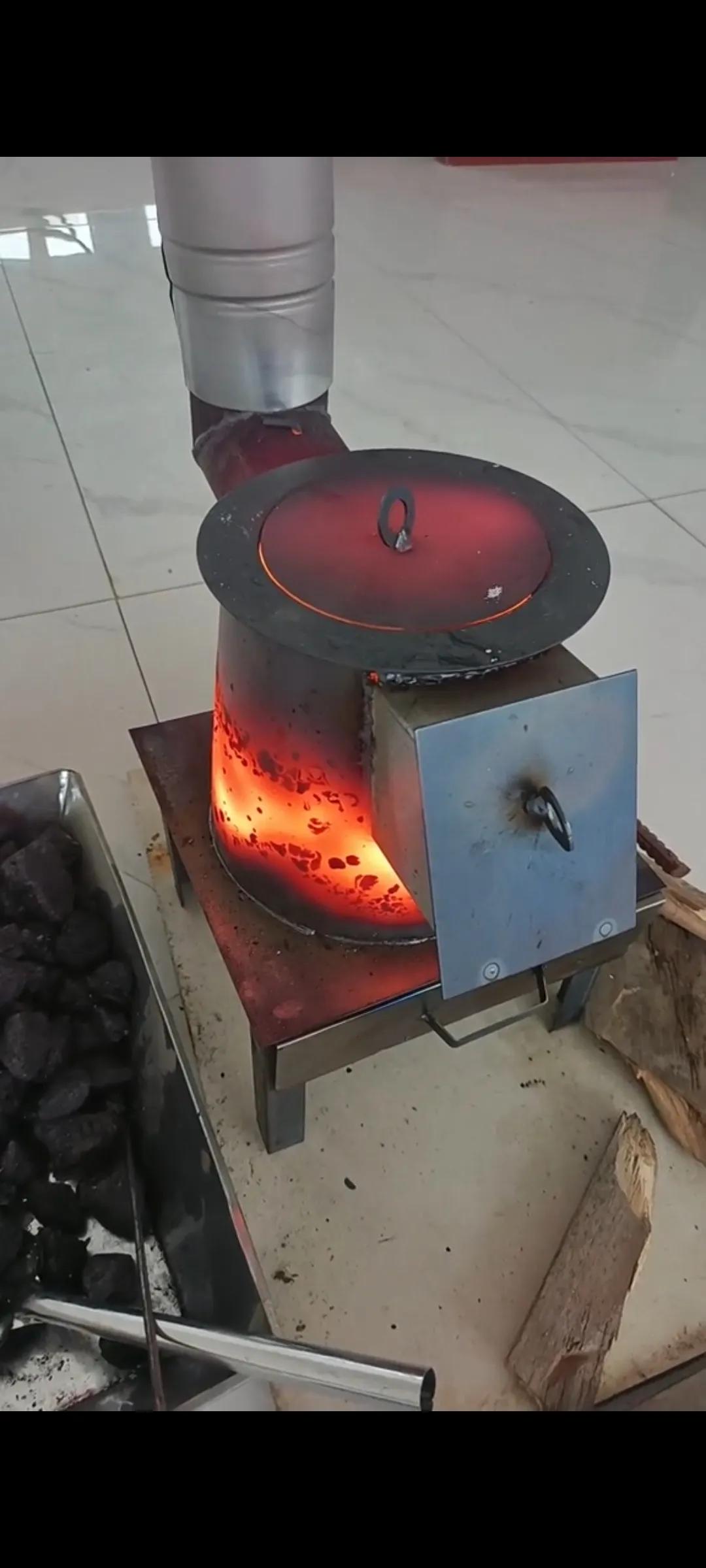 牛人发明的节能柴火炉,为了省电费烧柴煮饭