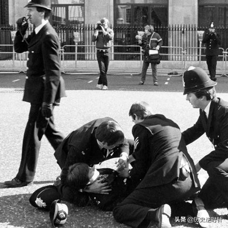 卡扎菲和里根恩仇,卡扎菲死前被打