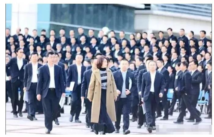 董明珠和方洪波的视频,董明珠和方洪波是一个量级的吗